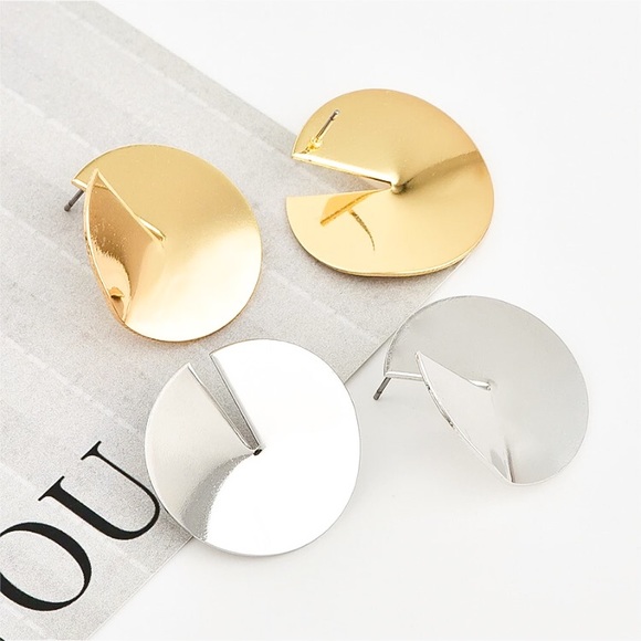 ⚜️[𝟯/$𝟭𝟴]⚜️Big Silver Round Cut Earrings NEW - Picture 9 of 14